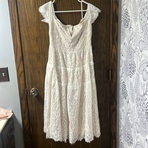NWT Lulus V neck Lace Dress